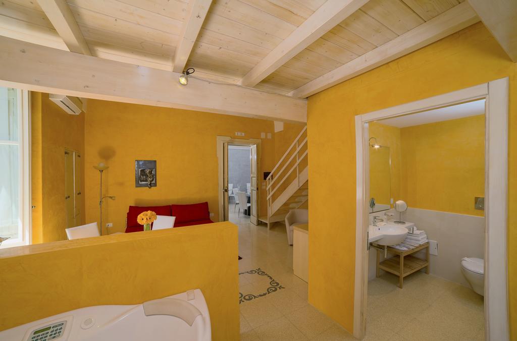 Relais Carlo V - Palazzo Storico Bed and Breakfast Gallipoli Kamer foto