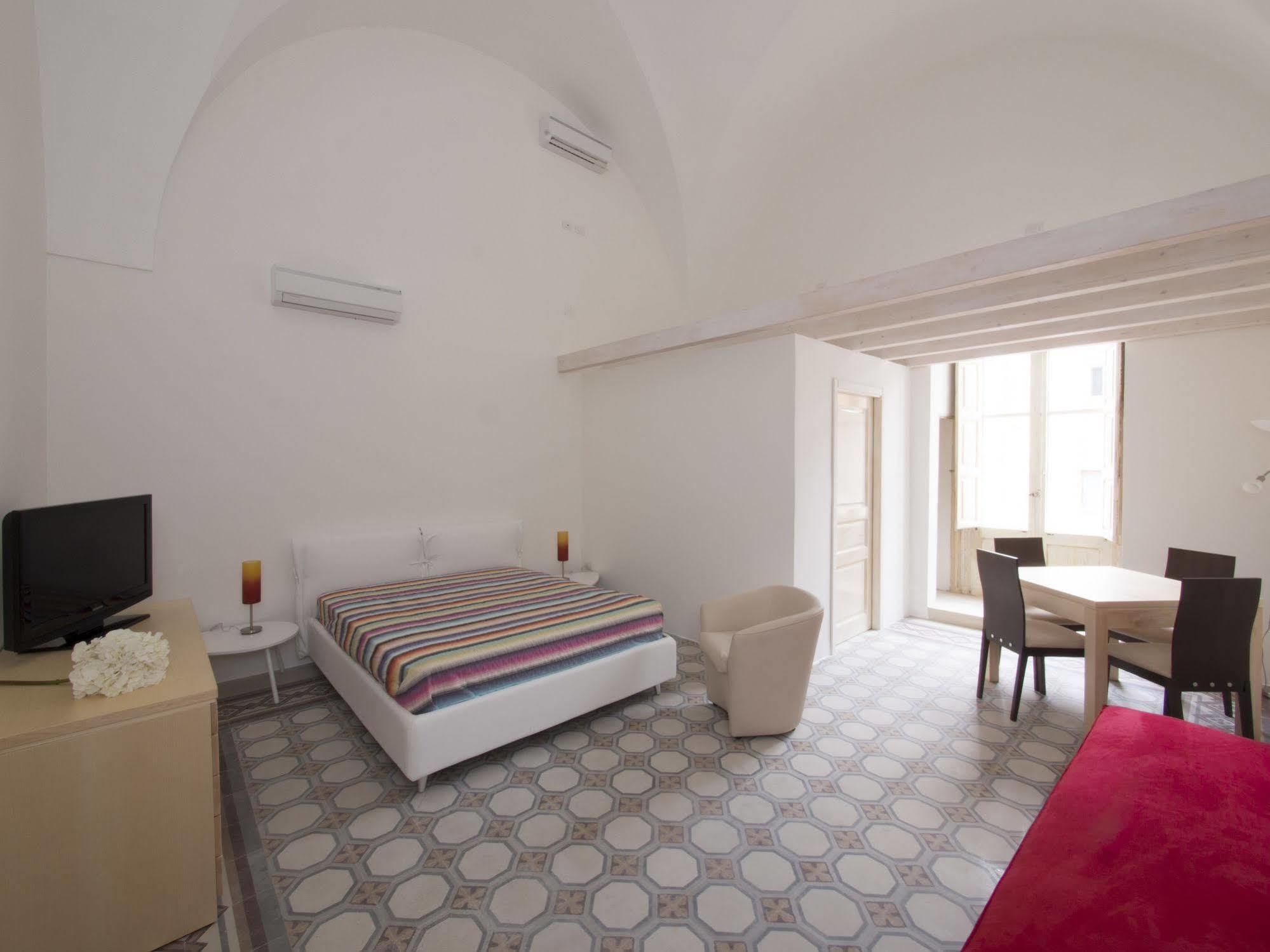 Relais Carlo V - Palazzo Storico Bed and Breakfast Gallipoli Buitenkant foto