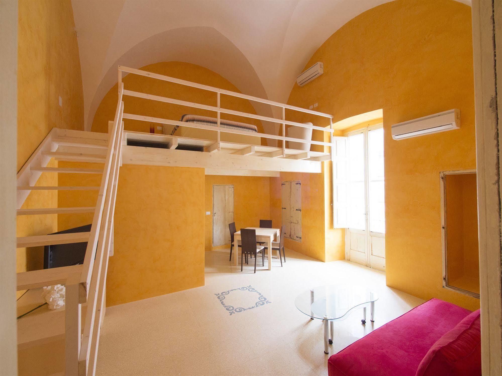 Relais Carlo V - Palazzo Storico Bed and Breakfast Gallipoli Buitenkant foto