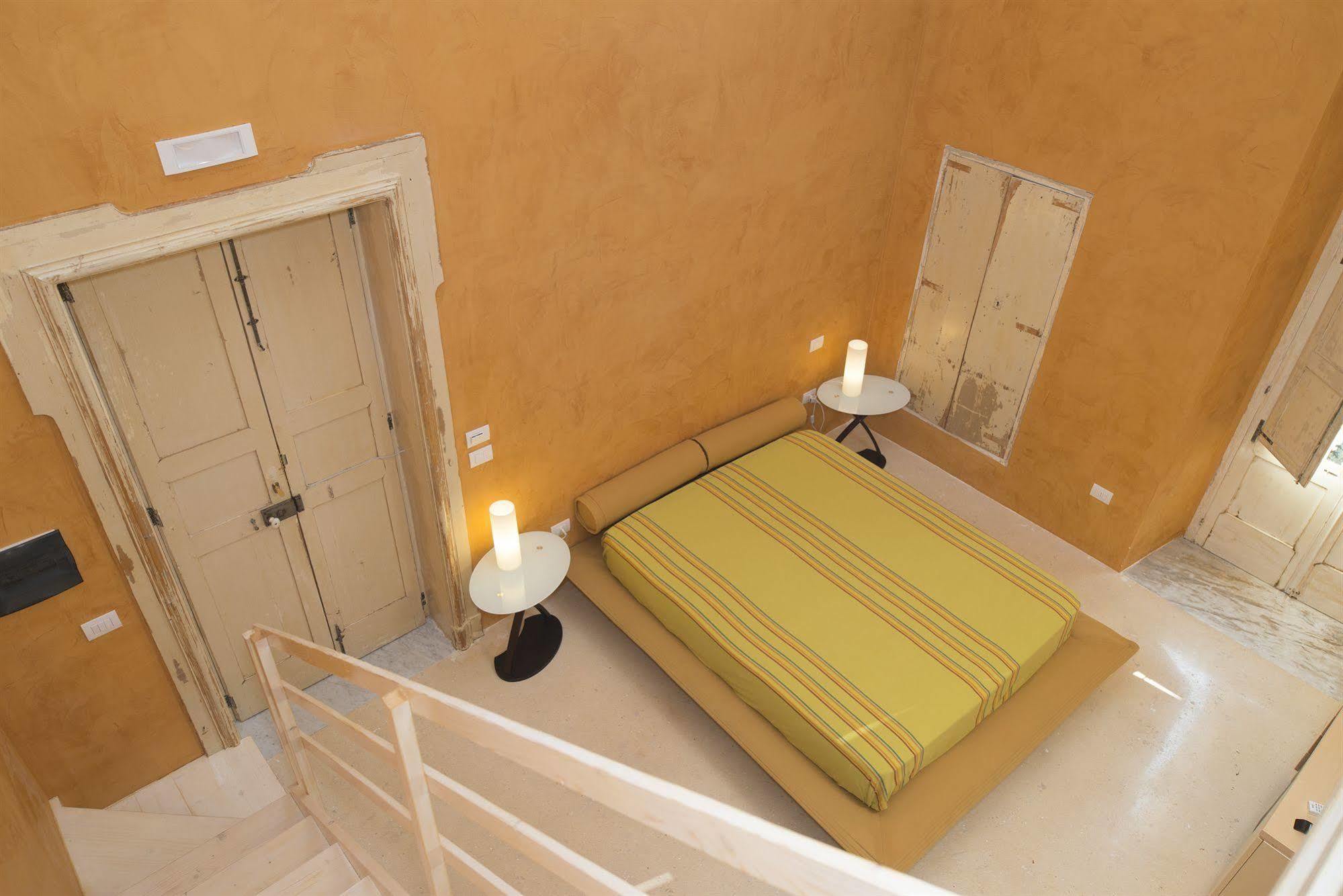 Relais Carlo V - Palazzo Storico Bed and Breakfast Gallipoli Buitenkant foto