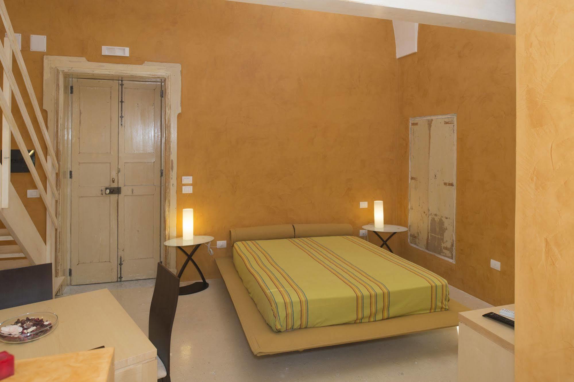 Relais Carlo V - Palazzo Storico Bed and Breakfast Gallipoli Buitenkant foto