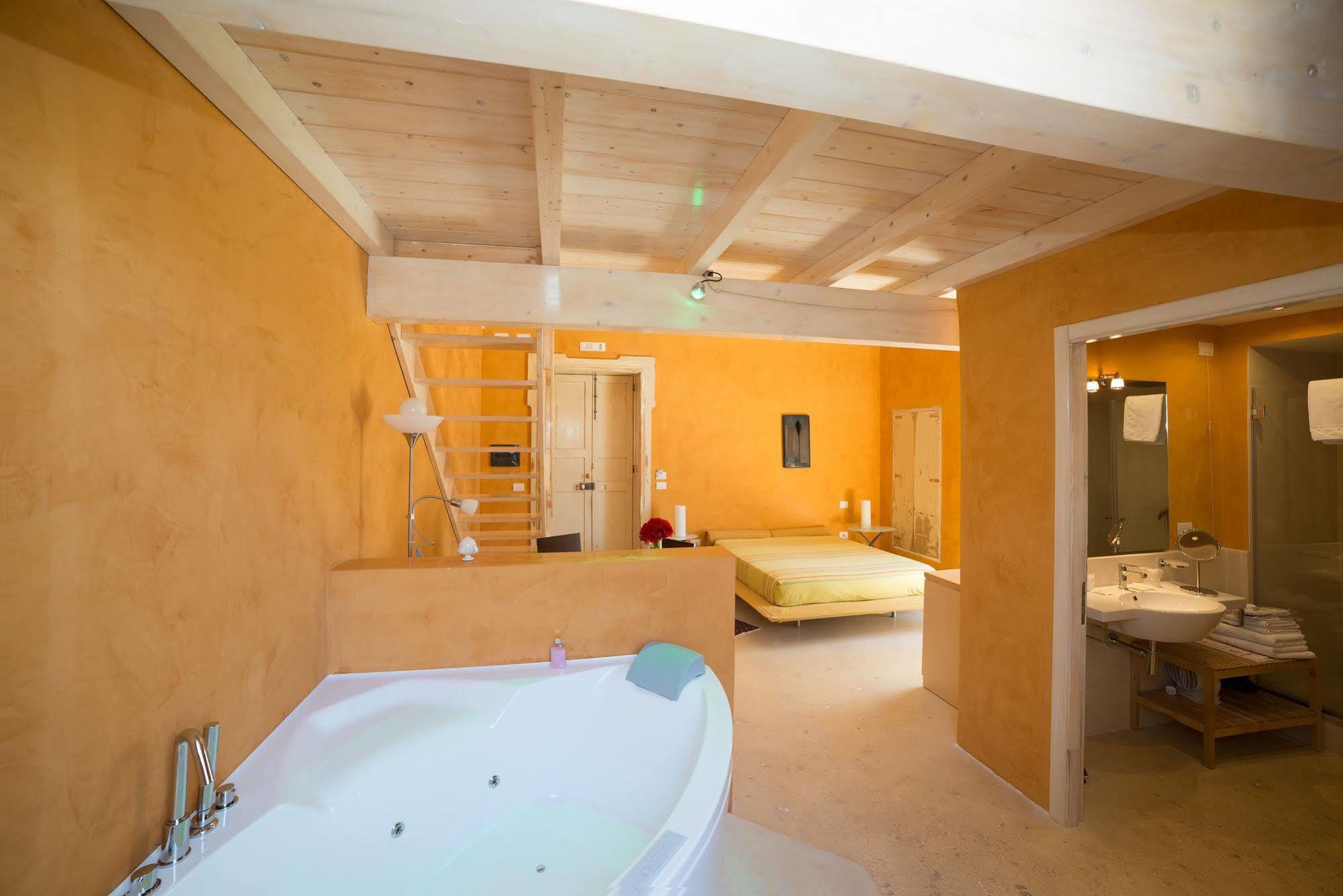 Relais Carlo V - Palazzo Storico Bed and Breakfast Gallipoli Buitenkant foto